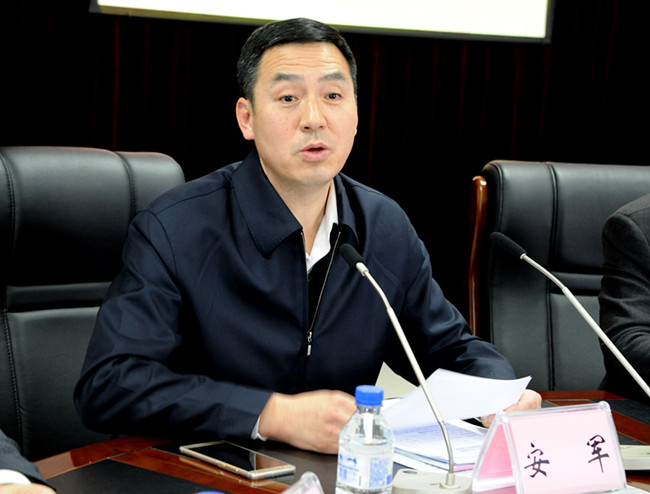 2党委书记安军主持大会并作总结讲话.jpg