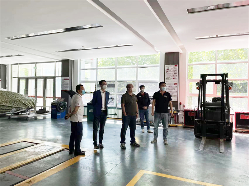 图2 汽车营销学院检查现场.jpg