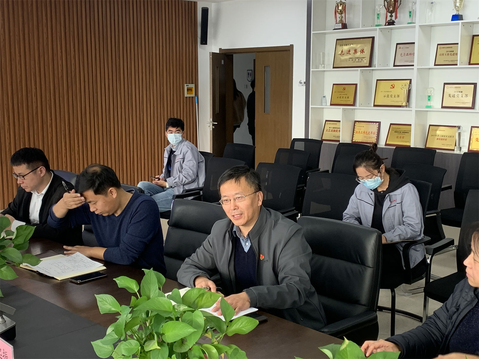 图六 学院领导点评.JPG