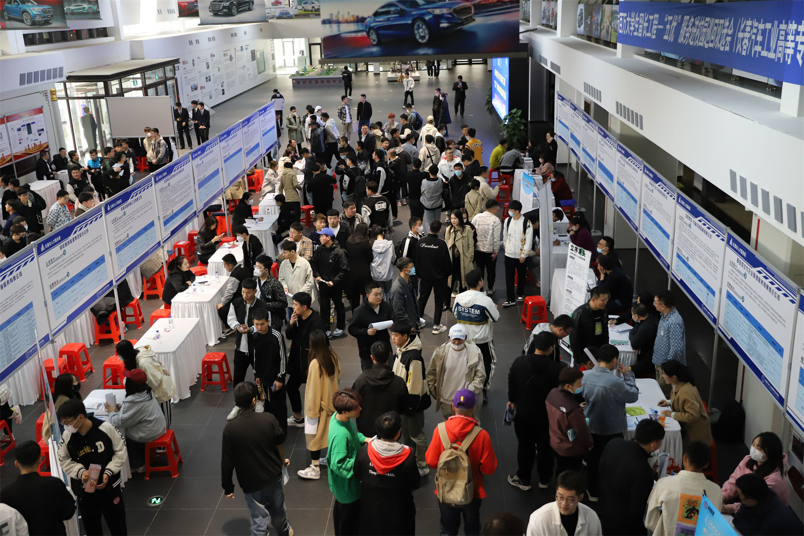 图2 双选会现场.jpg