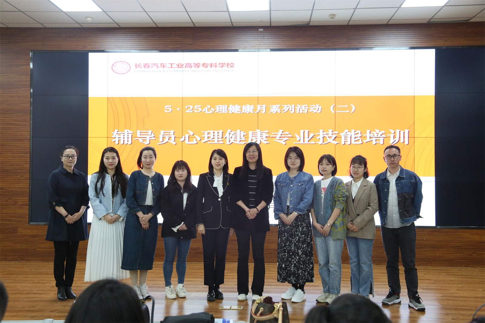 图5 合影留念.jpg