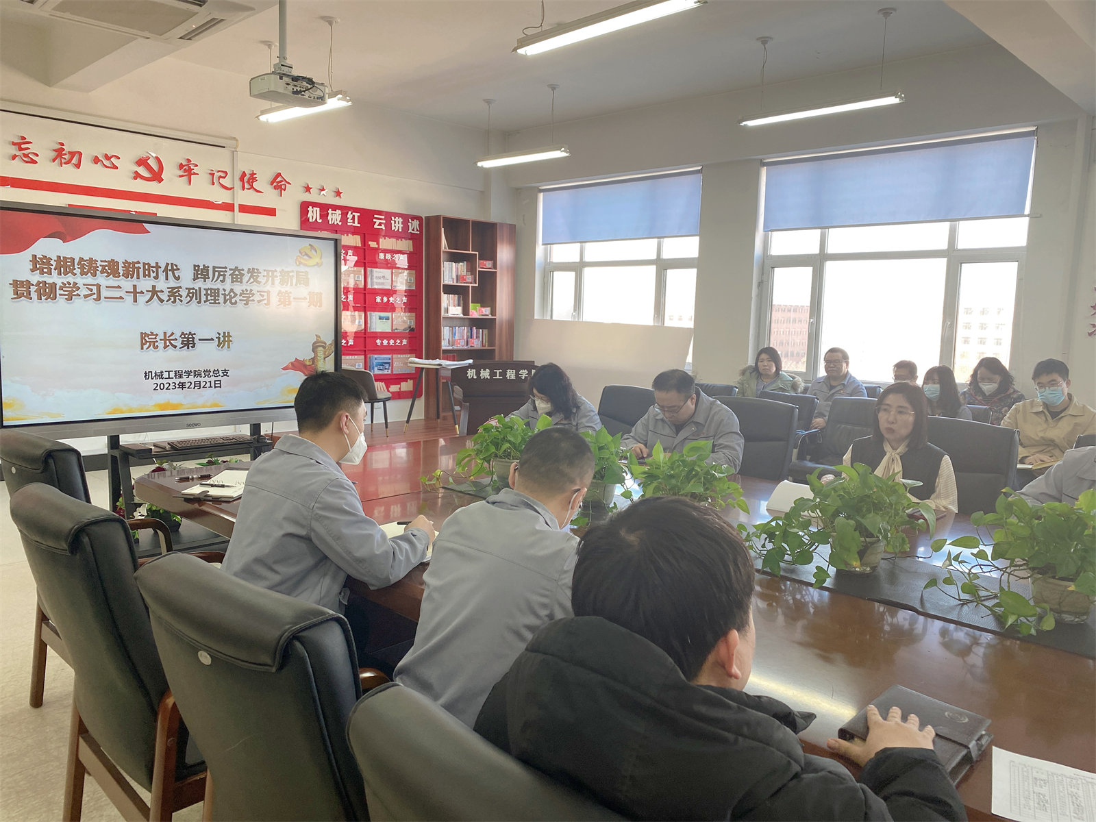 图2 陈艳辉教授为全体教师作重要解读.jpg