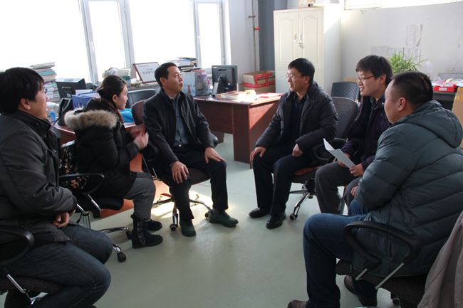 图三 企业专家参与人才培养方案研讨_副本.jpg