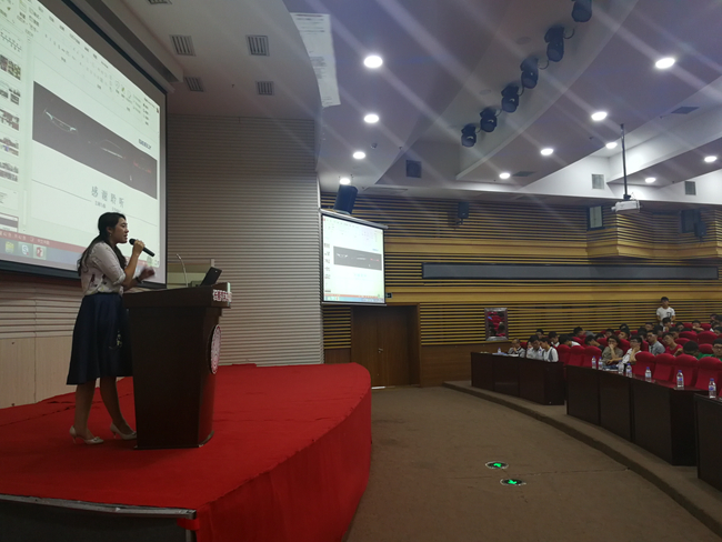 图 3贵阳发动机人力资源欧志琼科长向同学向同学介绍贵阳发动机厂(第三段第四段之间_副本.jpg